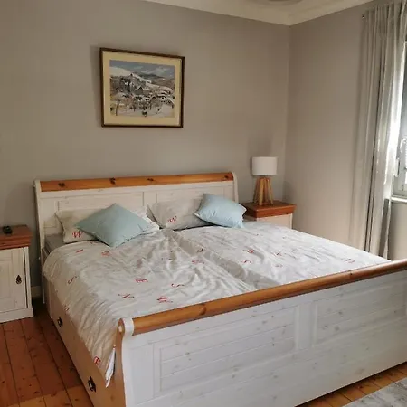 In Waldrandlage In Nationalpark / Eifel シュライデン