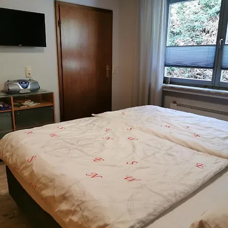 別荘 In Waldrandlage In Nationalpark / Eifel シュライデン