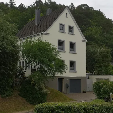 Holiday home In Waldrandlage In Nationalpark / Eifel