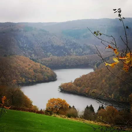 度假居 In Waldrandlage In Nationalpark / Eifel *