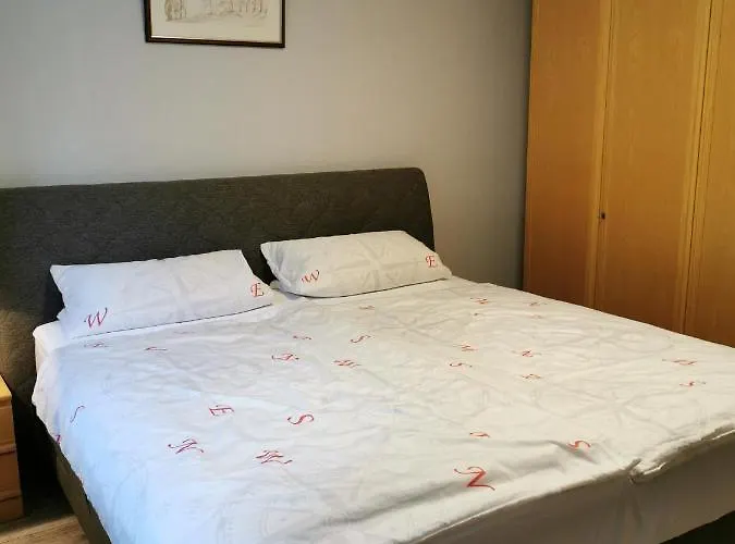 In Waldrandlage In Nationalpark / Eifel * 슈라이덴