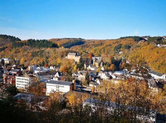 In Waldrandlage In Nationalpark / Eifel * 슈라이덴